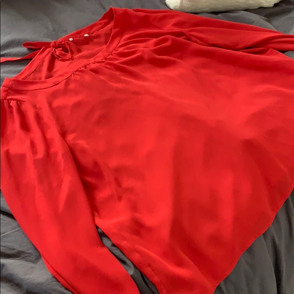 LOFT L Red dress-shirt bow in the back neckline